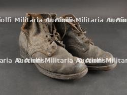 Paire de brodequins