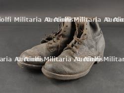 Paire de brodequins — miniature 2