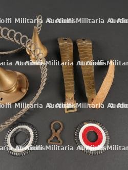 Lot de pièces détachées de casque à pointe et divers — miniature 3