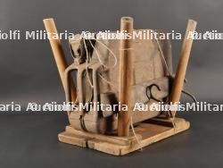 Allemagne ww2 tabouret et porte manteau — miniature 3