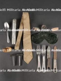 Lot de couverts et petits objets US