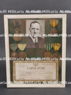 Ensemble valise, pantalon, médailles et musette d'un Chasseur Ardennais prisonnier. Set including suitcase, trousers, medals and satchel of a captured Ardennes Chasseur — photo 15