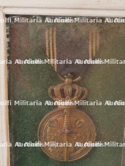 Ensemble valise, pantalon, médailles et musette d'un Chasseur Ardennais prisonnier. Set including suitcase, trousers, medals and satchel of a captured Ardennes Chasseur — miniature 20