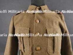 Ensemble veste et béret d'un Chasseur Ardennais prisonnier. Set including tunic and beret of a captured Ardennes Chasseur — miniature 8