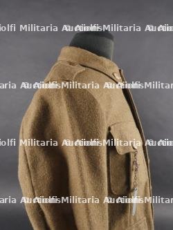 Ensemble veste et béret d'un Chasseur Ardennais prisonnier. Set including tunic and beret of a captured Ardennes Chasseur — miniature 19