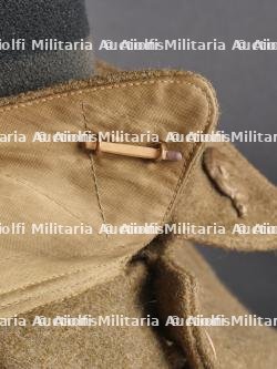 Ensemble veste et béret d'un Chasseur Ardennais prisonnier. Set including tunic and beret of a captured Ardennes Chasseur — miniature 21
