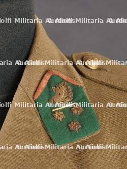 Tunique d'un Capitaine Commandant du 2e Chasseurs Ardennais. Tunic of a Commanding Captain from the 2nd Ardennes Chasseurs — miniature 6