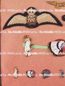 Lot de l'aviateur belge et RAF Willy Lorent dont veste et insignes. Set belonging to Belgian aviator and RAF member Willy Lorent including tunic and insignia — miniature 4