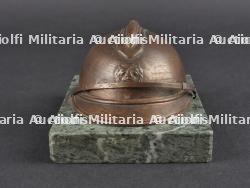 Belgique WW1 Insigne de télégraphiste et presse papier casque Adrian en bronze. Belgium WWI telegraphist badge and bronze Adrian helmet paperweight — photo 4