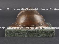 Belgique WW1 Insigne de télégraphiste et presse papier casque Adrian en bronze. Belgium WWI telegraphist badge and bronze Adrian helmet paperweight — miniature 8