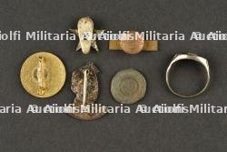 Un ensemble de divers insignes italiens. A set of various Italian badges. — miniature 3