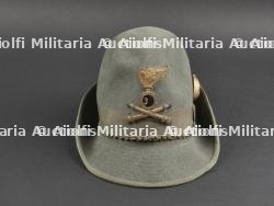Chapeau de grande tenue de sous-lieutenant du 3eme Régiment des Chasseurs Alpins italien. Second lieutenant of the 3rd Italian Alpine Hunters Regiment. — photo 1