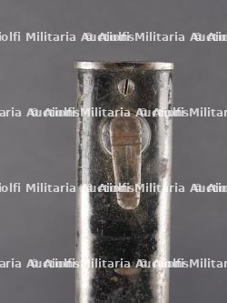 Lot de 4 baïonnettes et un fourreau. Lot of 4 bayonets and one scabbard — miniature 3