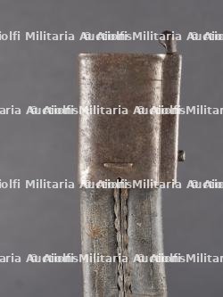 Lot de 4 baïonnettes et un fourreau. Lot of 4 bayonets and one scabbard — photo 4