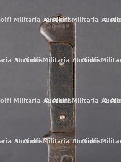 Lot de 4 baïonnettes et un fourreau. Lot of 4 bayonets and one scabbard — miniature 10