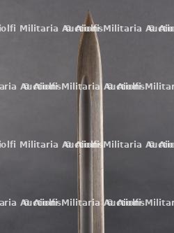 Lot de 4 baïonnettes et un fourreau. Lot of 4 bayonets and one scabbard — miniature 14