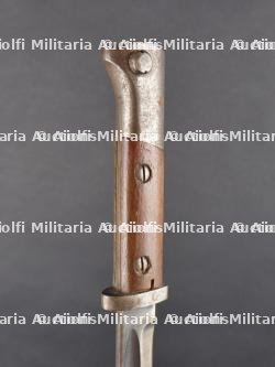 Lot de 4 baïonnettes et un fourreau. Lot of 4 bayonets and one scabbard — miniature 17