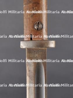 Lot de 4 baïonnettes et un fourreau. Lot of 4 bayonets and one scabbard — photo 18