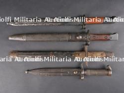 Lot de 5 baïonnettes italiennes et étrangères. Lot of 5 Italian and other foreign bayonets