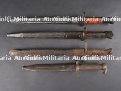 Lot de 5 baïonnettes italiennes et étrangères. Lot of 5 Italian and other foreign bayonets — miniature 2
