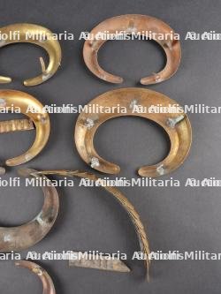 Jugulaire à écailles et pièces d'épaulettes allemandes impériales. Imperial German scaled chinstrap and epaulette pieces — miniature 8