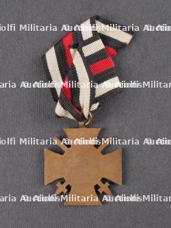 Lot de cuivreries allemandes et russe, couverts pliants et médaille. Lot of German and Russian brass items including folding cutlery and a medal — miniature 7