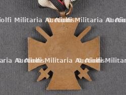 Lot de cuivreries allemandes et russe, couverts pliants et médaille. Lot of German and Russian brass items including folding cutlery and a medal — miniature 8