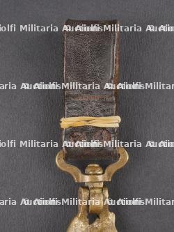 Lot de cuivreries allemandes et russe, couverts pliants et médaille. Lot of German and Russian brass items including folding cutlery and a medal — photo 15