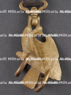 Lot de cuivreries allemandes et russe, couverts pliants et médaille. Lot of German and Russian brass items including folding cutlery and a medal — photo 16