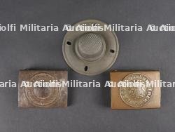 Boucles de ceinturon Wurtemberg et embase de pointe M1915. Württemberg belt buckles and M1915 spike helmet base