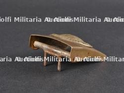 Boucles de ceinturon Wurtemberg et embase de pointe M1915. Württemberg belt buckles and M1915 spike helmet base — miniature 8