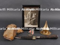 Ensemble de souvenirs allemands poignard, cadre photo, coiffe de casque Stahlhelm. Set of German keepsakes including dagger photo frame and Stahlhelm liner — photo 1