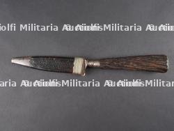 Ensemble de souvenirs allemands poignard, cadre photo, coiffe de casque Stahlhelm. Set of German keepsakes including dagger photo frame and Stahlhelm liner — photo 3