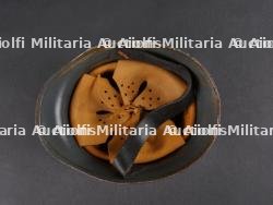 Miniature de Stahlhelm M1916 d'infirmier de la Garde. Miniature M1916 Stahlhelm of a Guard medic — miniature 8