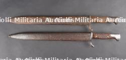 Deux baïonnettes allemandes 98-05 à dents de scie meulées. Two German 98-05 bayonets with ground-down sawbacks