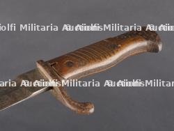Deux baïonnettes allemandes 98-05 à dents de scie meulées. Two German 98-05 bayonets with ground-down sawbacks — miniature 17