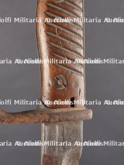 Deux baïonnettes allemandes 98-05 à dents de scie meulées. Two German 98-05 bayonets with ground-down sawbacks — miniature 18