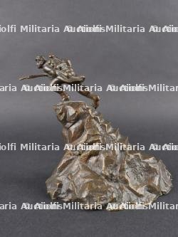 Sculpture en bronze l'assaut du 15 aout 1914 de Dinant par Alexandre Daoust. Bronze sculpture of the August 15, 1914 assault on Dinant by Alexandre Daoust — miniature 3