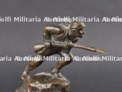Sculpture en bronze l'assaut du 15 aout 1914 de Dinant par Alexandre Daoust. Bronze sculpture of the August 15, 1914 assault on Dinant by Alexandre Daoust — miniature 5