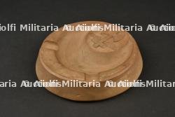 Cendrier à la Francisque signé Vuitton. Ashtray with Francisque emblem signed Vuitton. — miniature 2