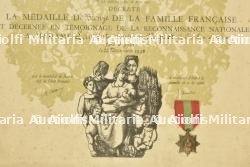 Un diplôme de la famille française. A diploma of the French family. — photo 2