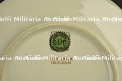 Un lot d'assiettes. A lot of plates. — miniature 3