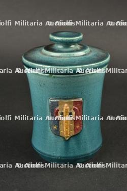 Un vinaigrier. A vinegar pot. — miniature 9