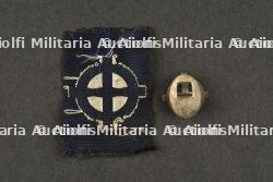 Un ensemble d'insignes des équipes nationales. A set of national team badges. — photo 2