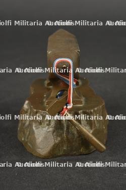 Enclume en Bronze  Forgeons la Nouvelle France. Bronze Anvil Let’s Forge the New France — photo 5