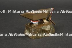 Enclume en Bronze  Forgeons la Nouvelle France. Bronze Anvil Let’s Forge the New France — photo 7