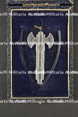 Ecusson à la Francisque en Cristal de Baccarat. Francisque Emblem in Baccarat Crystal — photo 8