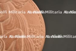 Médaille de table en Argile Croix Rouge par Vuitton. Ceramic Table Medal Red Cross by Vuitton — photo 3