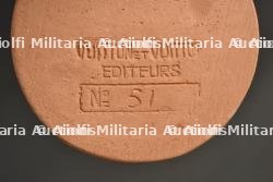 Médaille de table en Argile Croix Rouge par Vuitton. Ceramic Table Medal Red Cross by Vuitton — photo 4