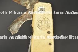 Ensemble de couteaux de poche à l'effigie du Maréchal Pétain. Set of pocket knives bearing the effigy of Marshal Pétain. — photo 3